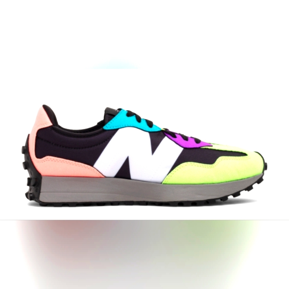 New‎ Balance Yellow and Black Athletic Shoes with Vibrant Color-Blocking